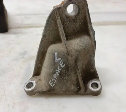 Renault Espace II Gearbox mounting bracket 
