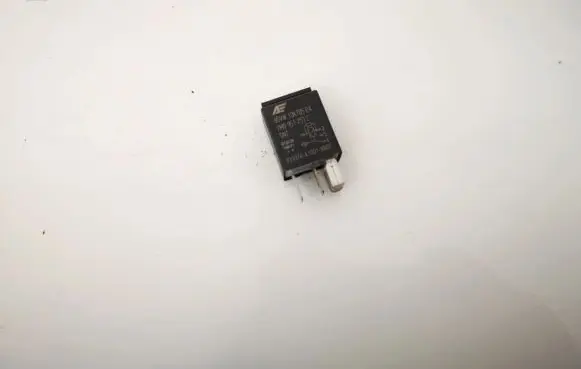 Volkswagen PASSAT B6 Other relay 7M0951253C 95VW10K705EA