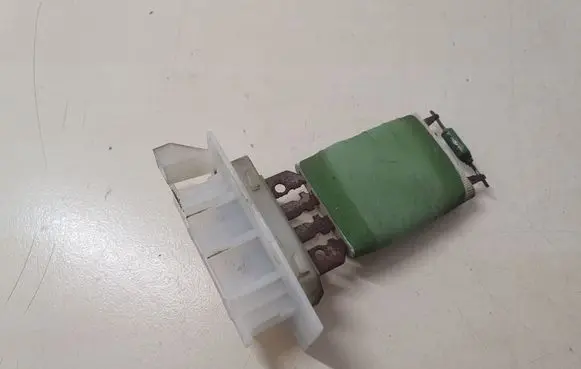 Skoda Superb B6 (3T) Heater blower fan relay 1K0959263A