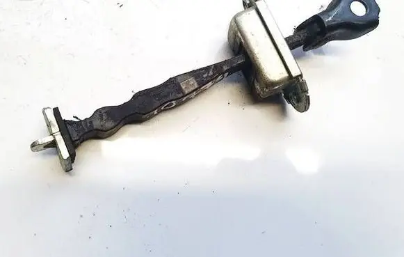 Nissan Leaf I (ZE0) Rear door check strap stopper