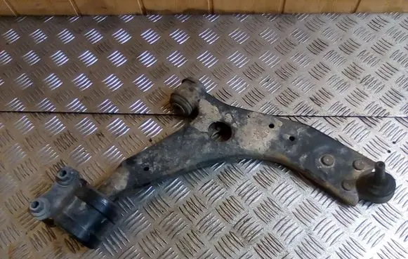 Ford Focus Front lower control arm/wishbone