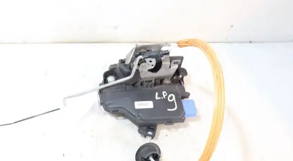 Audi A3 S3 8P Front door lock