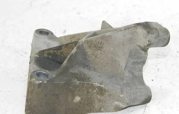 Opel Vectra B Engine mounting bracket 90497583