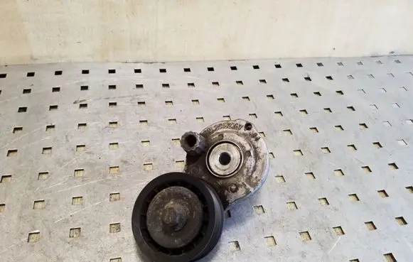 Chevrolet Captiva Generator/alternator belt tensioner 25182787