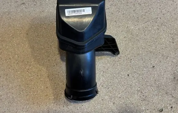 BMW 5 G30 G31 G38 Air intake duct part 8573422