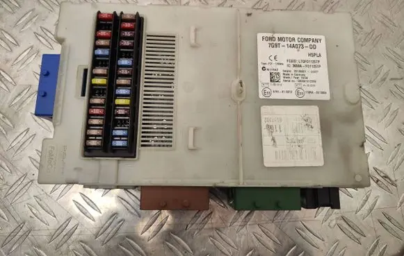 Ford Mondeo MK IV Fuse module 7G9T14A073DD LTQF01125TP 3659AF01125TP