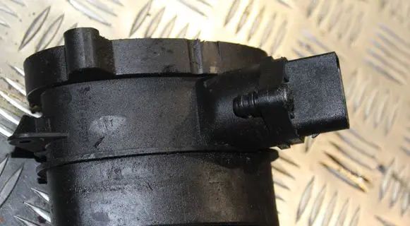 BMW 5 E39 Mass air flow meter 7787076.0