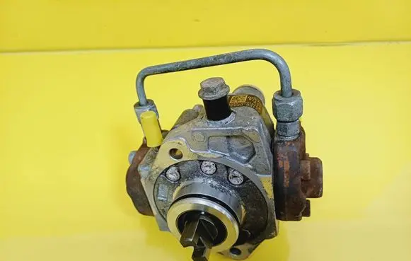 Toyota Avensis T250 Fuel injection high pressure pump 22100-0R020 HU294000-0301
