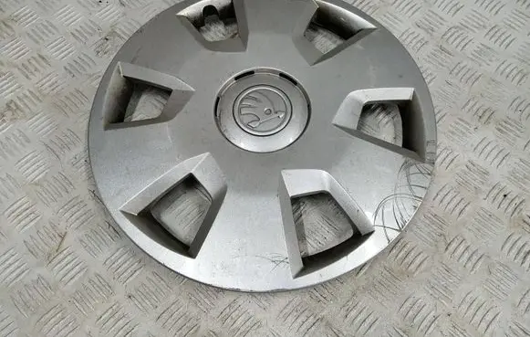 Skoda Octavia Mk3 (5E) R15 wheel hub/cap/trim 5E0601147