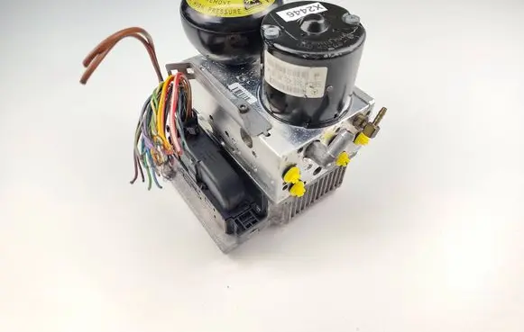Mercedes-Benz E W211 ABS Pump 0265960046 A0084313812 0265250140