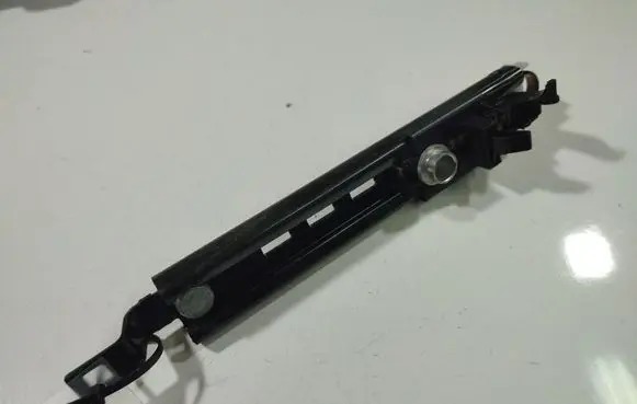 Opel Zafira B Seat belt adjustment rail 13166032