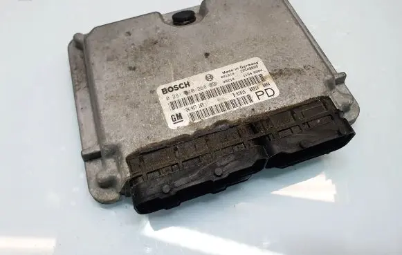 Opel Zafira A Engine control unit/module 24417169 0281010268