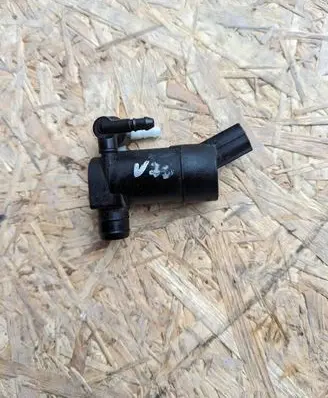 Volvo V70 Windscreen/windshield washer pump
