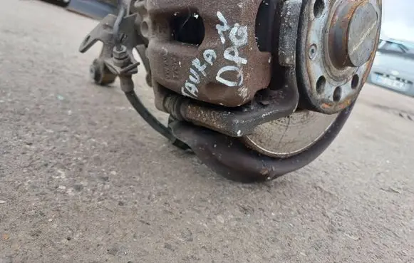 Volkswagen Touran I Rear wheel hub