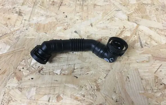 Volkswagen PASSAT B6 Breather hose/pipe 03G103493D