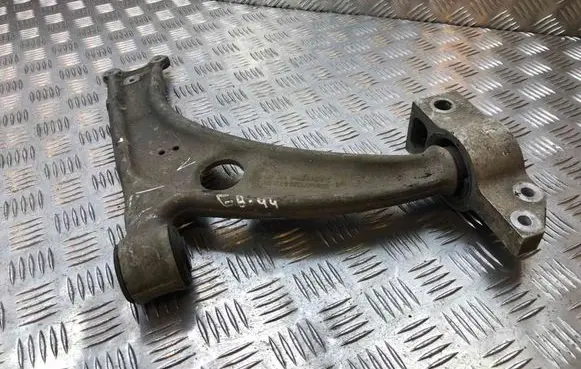 Volkswagen PASSAT B6 Front lower control arm/wishbone 3C0407153