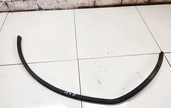 Volkswagen PASSAT B4 Engine compartment rubber 