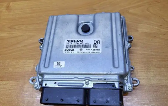 Volvo S40 Engine control unit/module 30771550 1039S18372 0281012103
