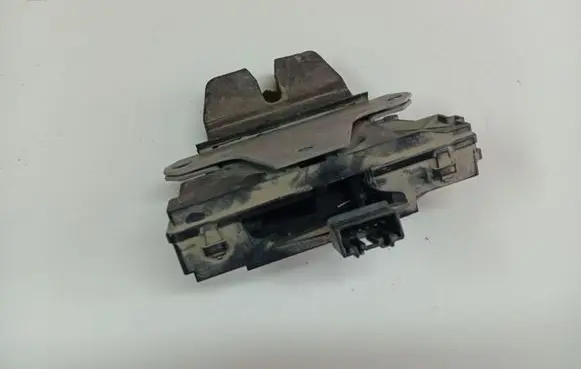 Volvo V50 Tailgate/trunk/boot lock/catch/latch