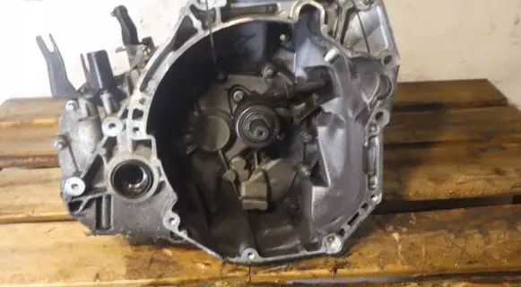Nissan Micra Manual 5 speed gearbox JH3195