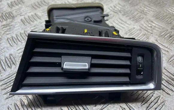 BMW 5 GT F07 Dashboard side air vent grill/cover trim 16828110642