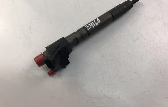 Volvo V70 Fuel injector 31303238