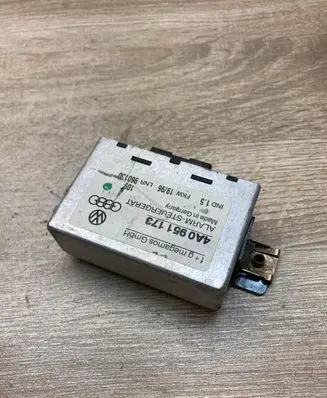 Audi A6 S6 C4 4A Alarm control unit/module 4A0951173
