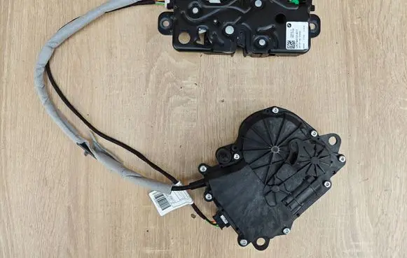 BMW 8 G16 Tailgate lock latch 7462715 7441014