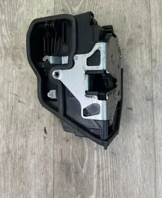 BMW 3 E92 E93 Front door lock 7202143