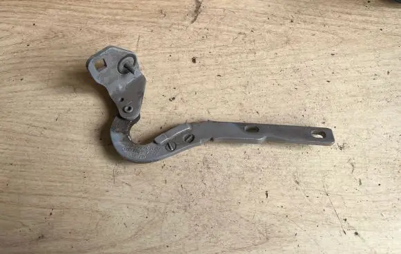 Audi A2 Tailgate/trunk/boot hinge 8Z0827300A 8Z0827300B