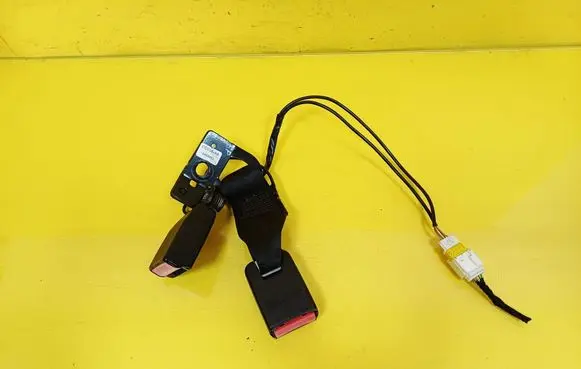 Citroen C4 I Middle seatbelt buckle (rear) 6453069F