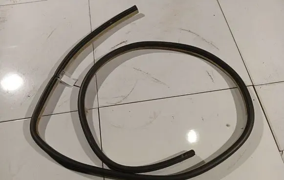 Chrysler 300 - 300C Rubber seal rear door 