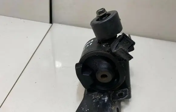 Toyota Corolla Verso E121 Engine mount vacuum valve 