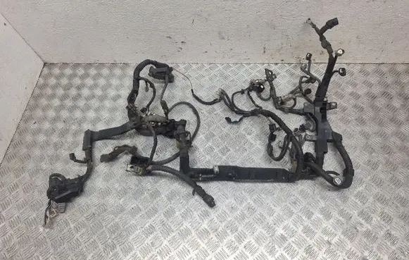 Toyota Verso Engine installation wiring loom 821210F300 8281502110