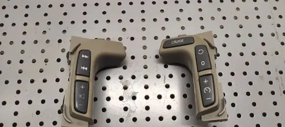 Volvo V70 Steering wheel buttons/switches 9199923