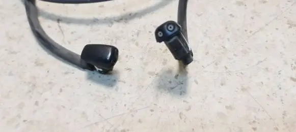 Windshield washer spray nozzle