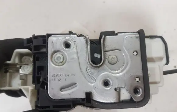 Volvo V40 Front door lock 31391823 933374103