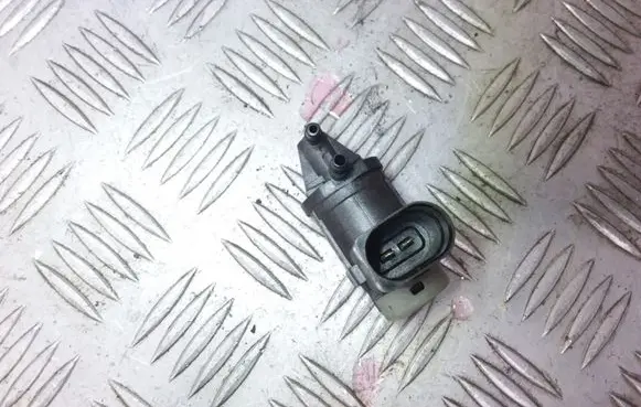 Volkswagen Touareg I Vacuum valve 1K0906283A