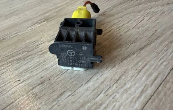 Mercedes-Benz S W221 Airbag deployment crash/impact sensor 0038202926 070208 132404238
