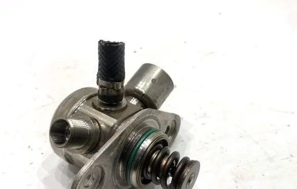 Mercedes-Benz CLA C117 X117 W117 Fuel injection high pressure pump 0261520212