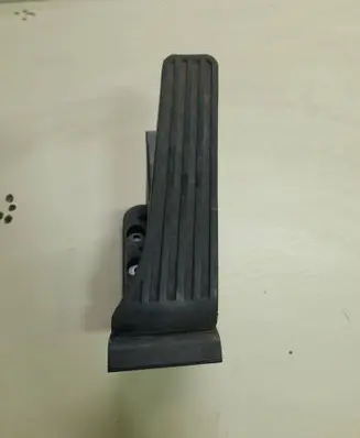 Mercedes-Benz C W204 Accelerator throttle pedal A2043000004