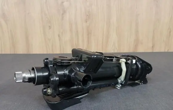 Mercedes-Benz SLK R170 Steering wheel axle 1704600716 A1704600716