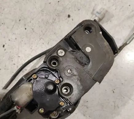 Suzuki Grand Vitara I Front door lock 163J0715