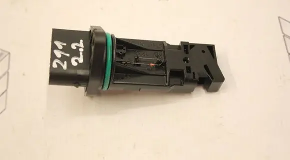 Mercedes-Benz E W211 Mass air flow meter F00C2G2068