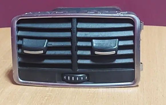 Audi A6 S6 C6 4F Rear air vent grill 4F0819203B