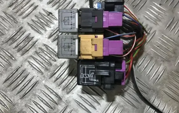 Audi A4 S4 B5 8D Fuse box set 8a0937530