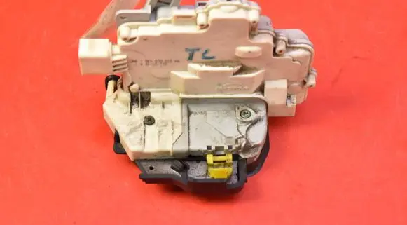 Audi A4 S4 B7 8E 8H Rear door lock 8E0839015AA