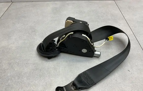Volkswagen Touran II Front seatbelt 34153871A 1T2857706E