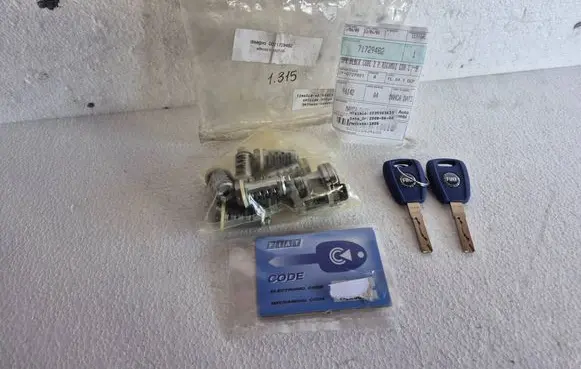 Fiat Doblo Front door lock (next to the handle) 71729482