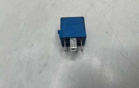 BMW 5 E39 Other relay 6136 6915327 23134A595313